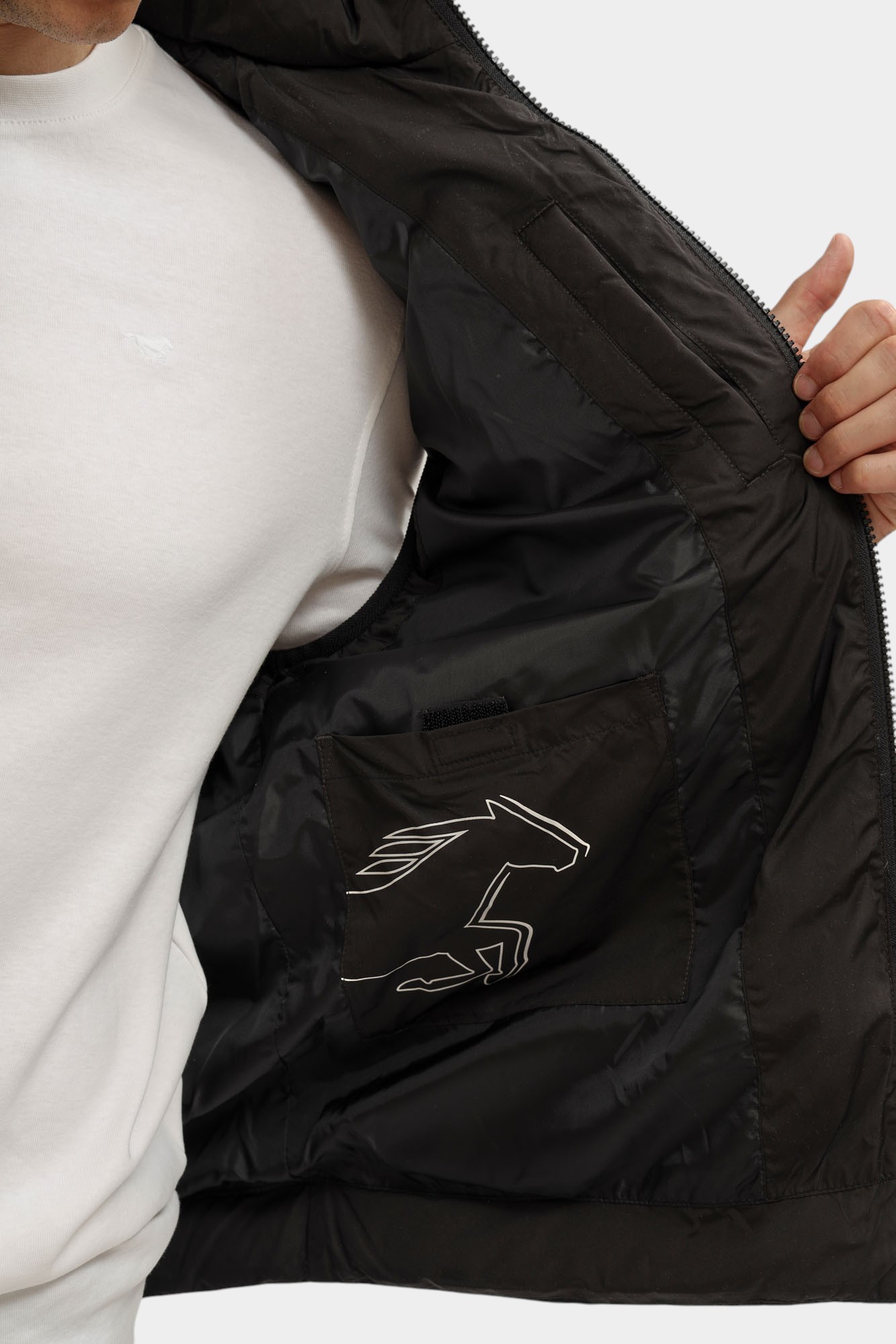 1016888 Жилет Mustang Черный