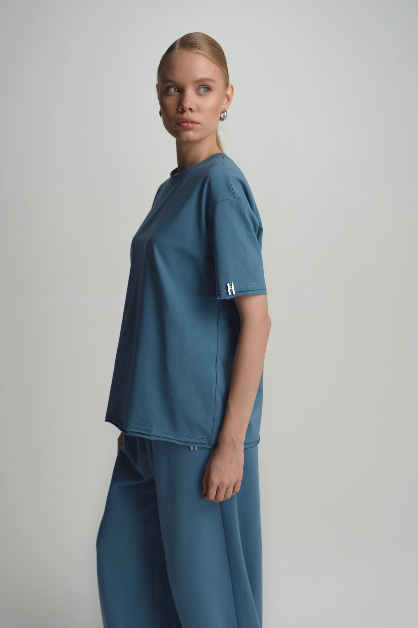 W-252-THT-22-01 футболка the hills 