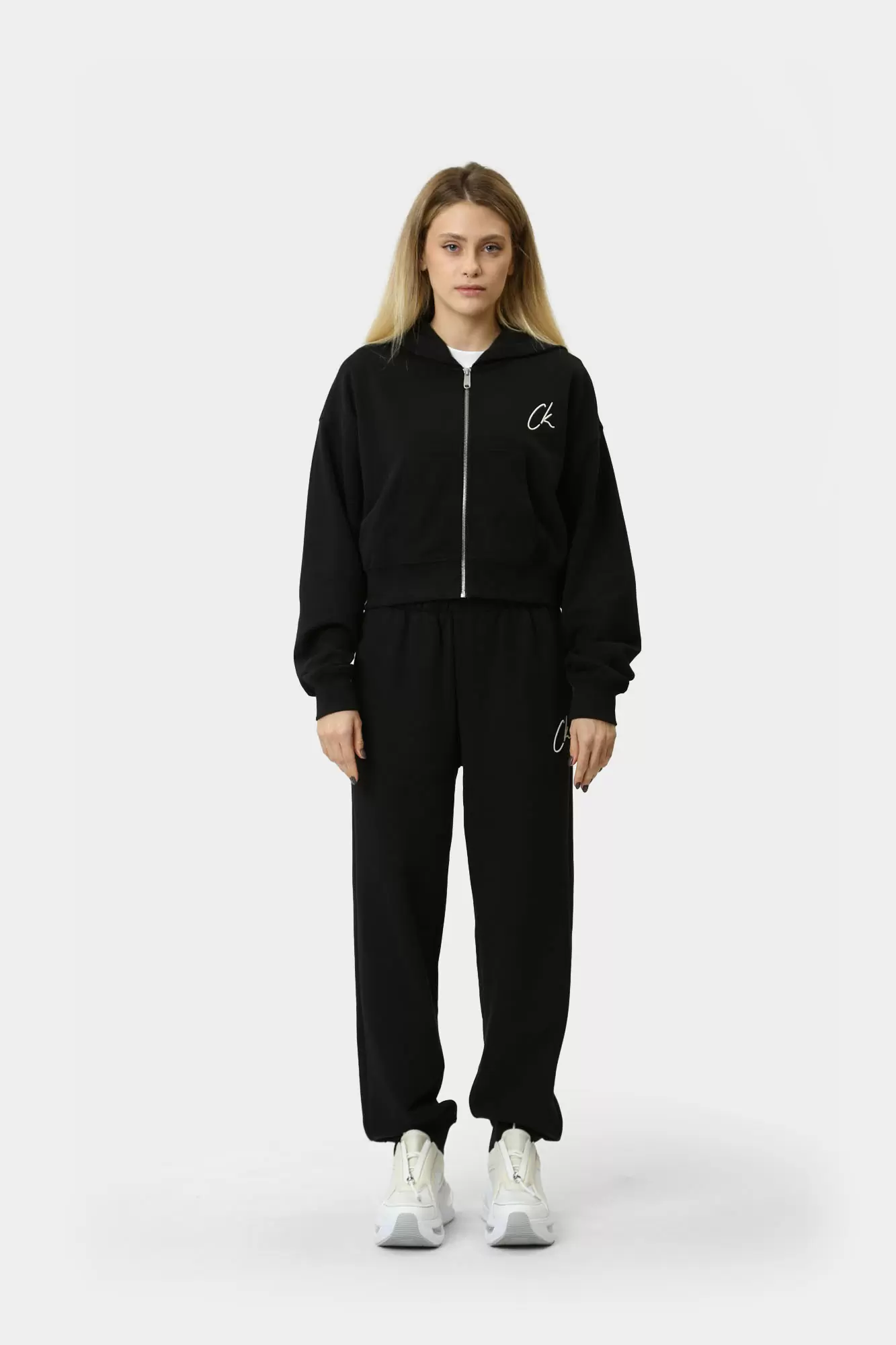 J20J224440 толстовка с/к calvin klein jeans 