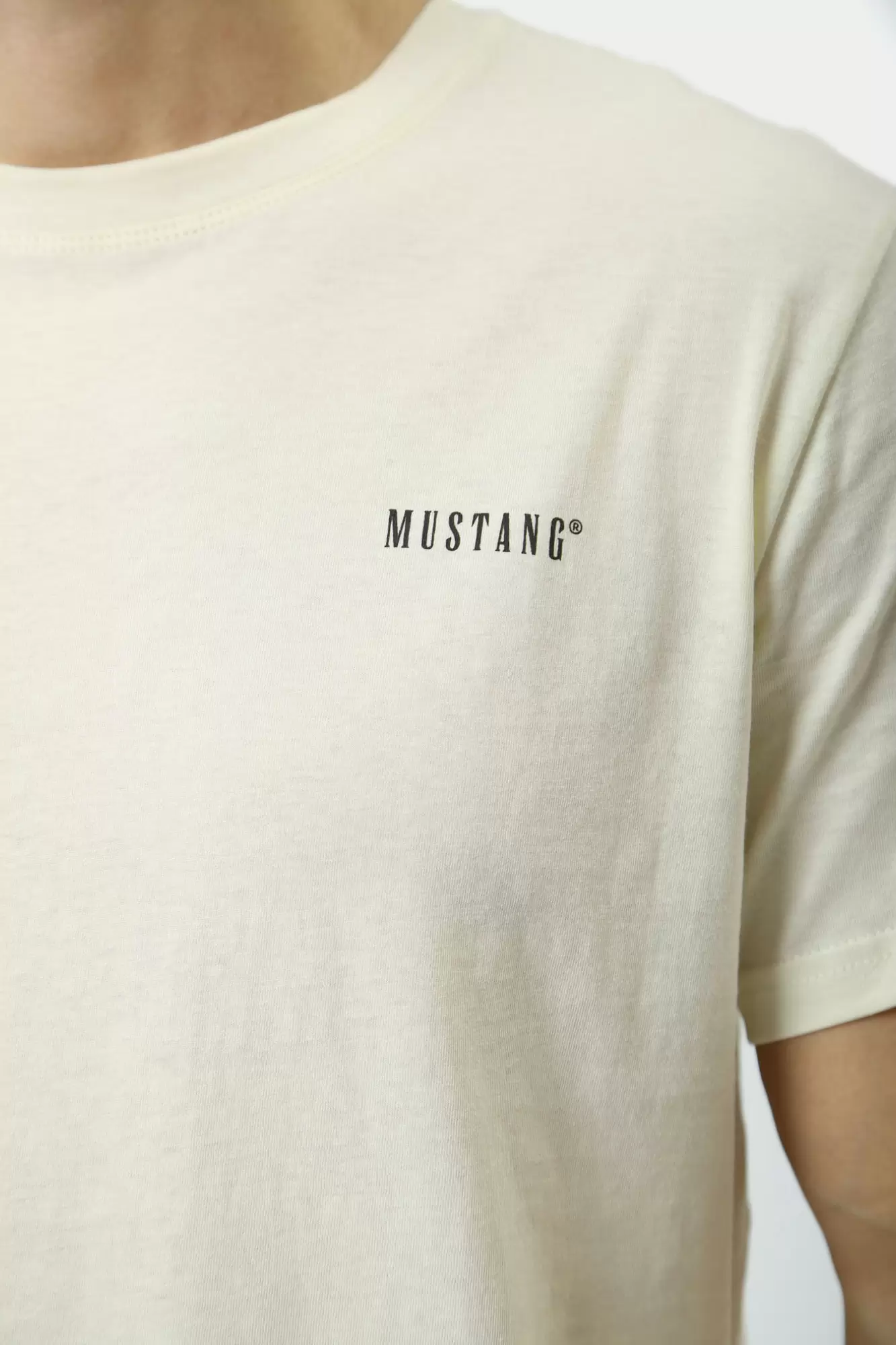1015662 Футболка Mustang Молочный