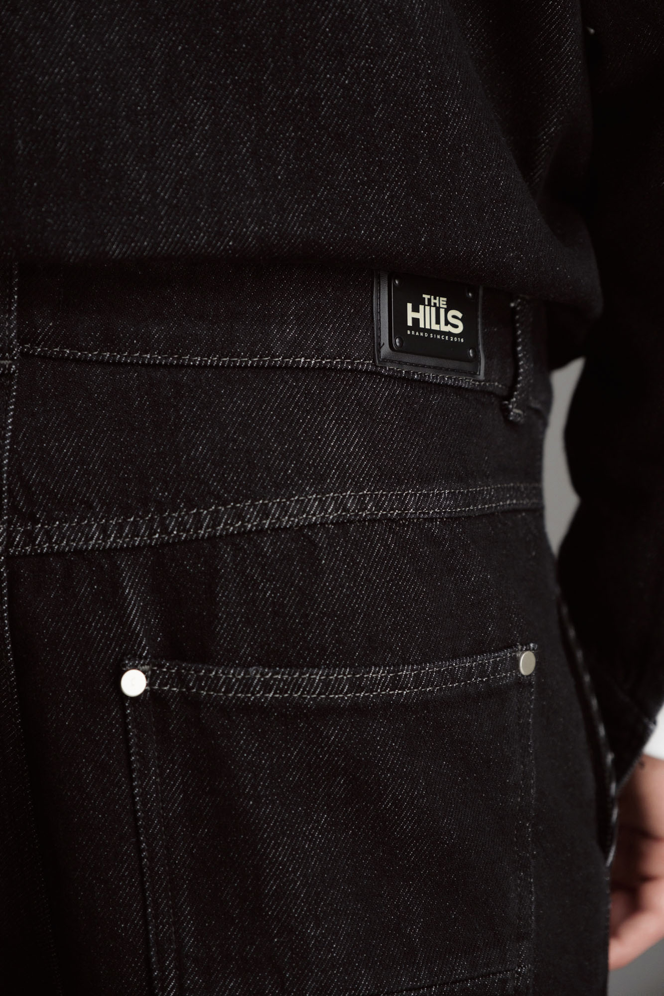 M-242-ТН-56-0060 Джинсы прямые The Hills Черный