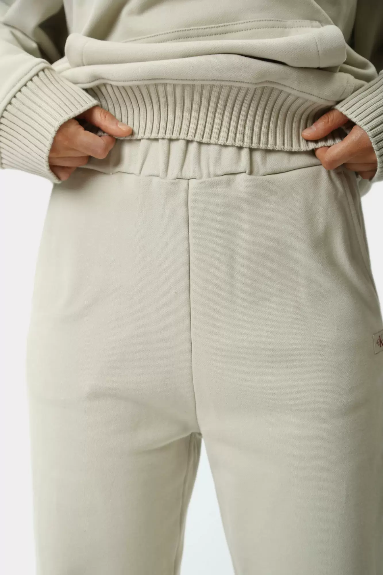 J20J224443 брюки спортивные calvin klein jeans