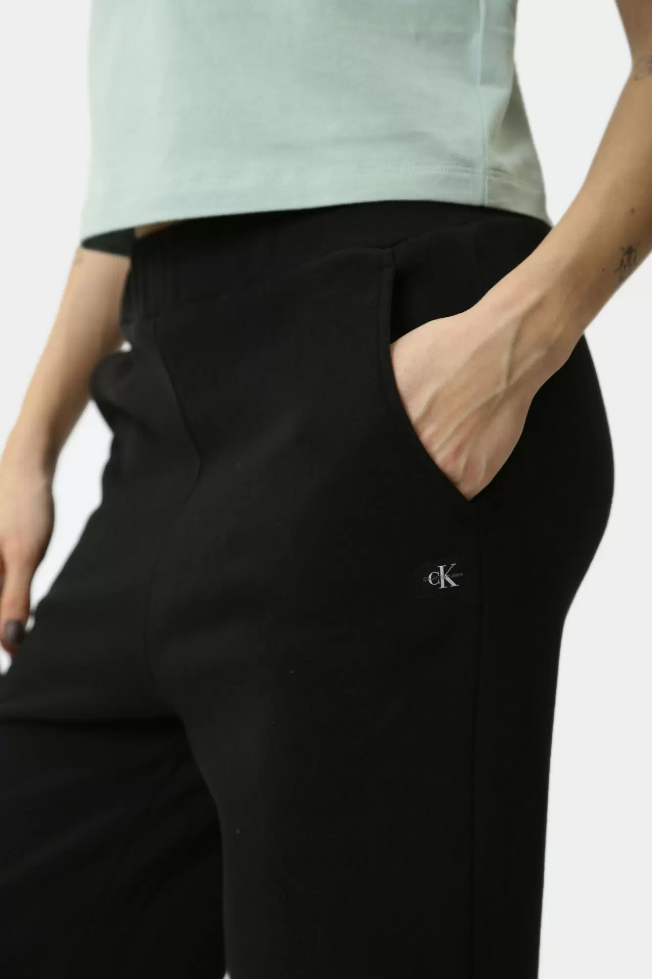 J20J224443 брюки спортивные calvin klein jeans