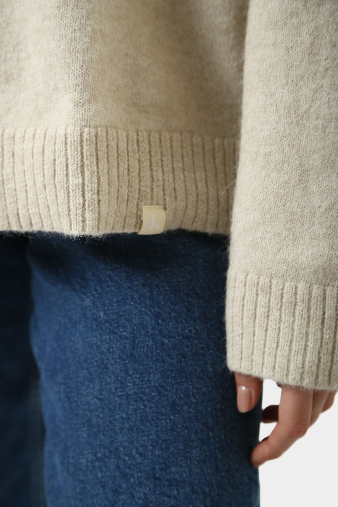 J20J224636 свитер calvin klein jeans