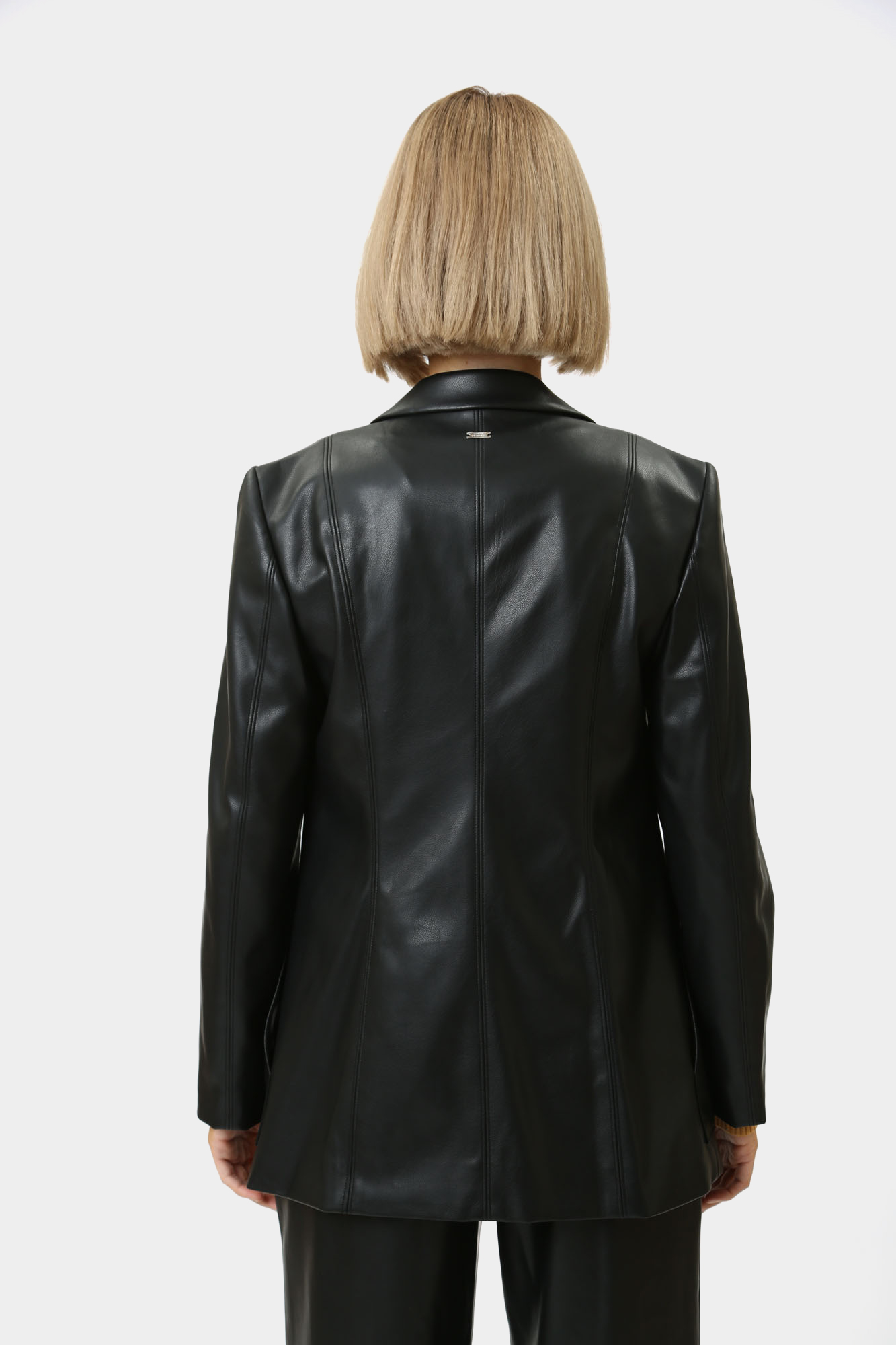 6DYG23_YNNNZ пиджак кожаный armani exchange 