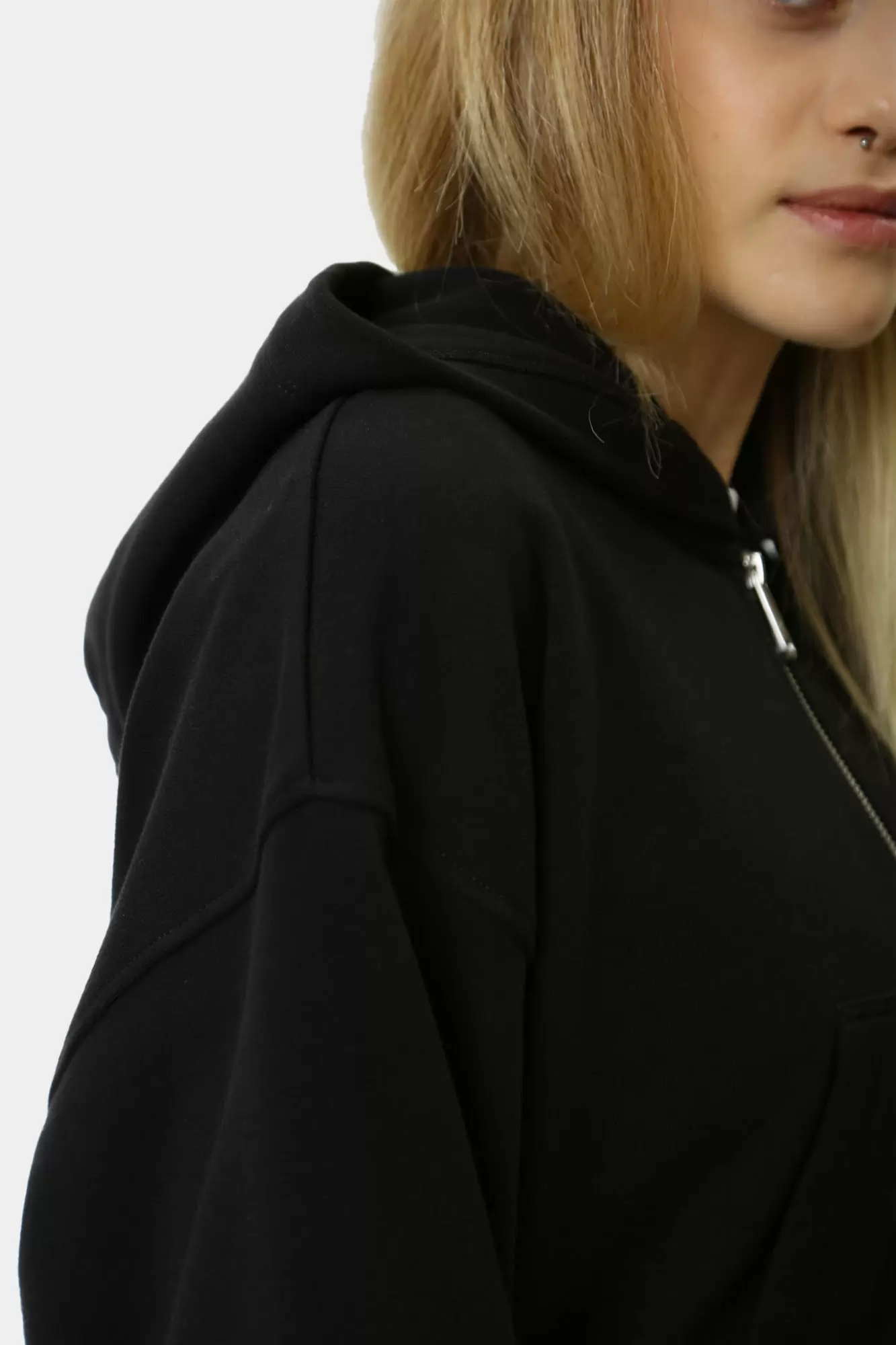 J20J224440 толстовка с/к calvin klein jeans 