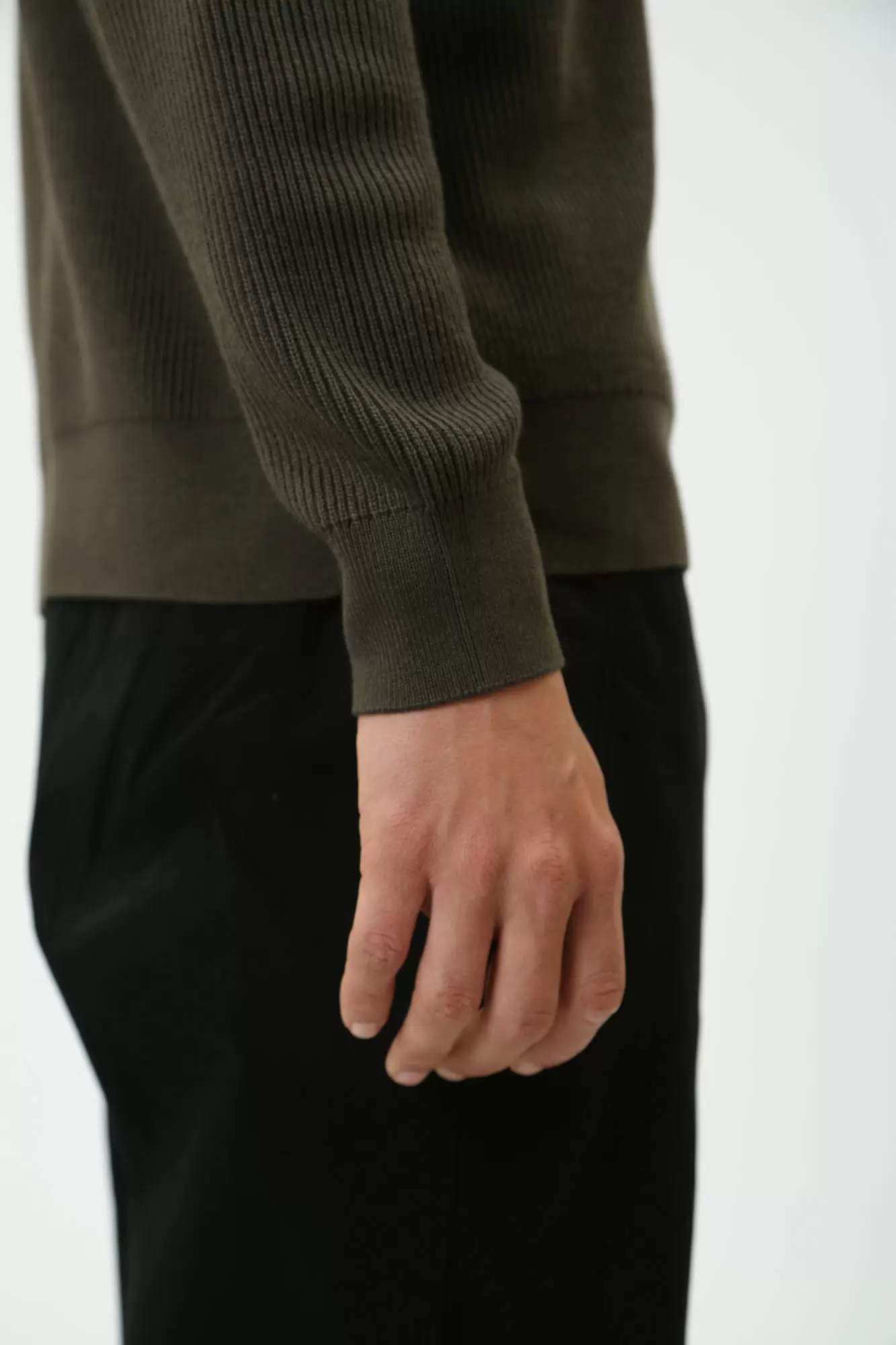 XM000029_AF10348 Джемпер Armani Exchange Черный