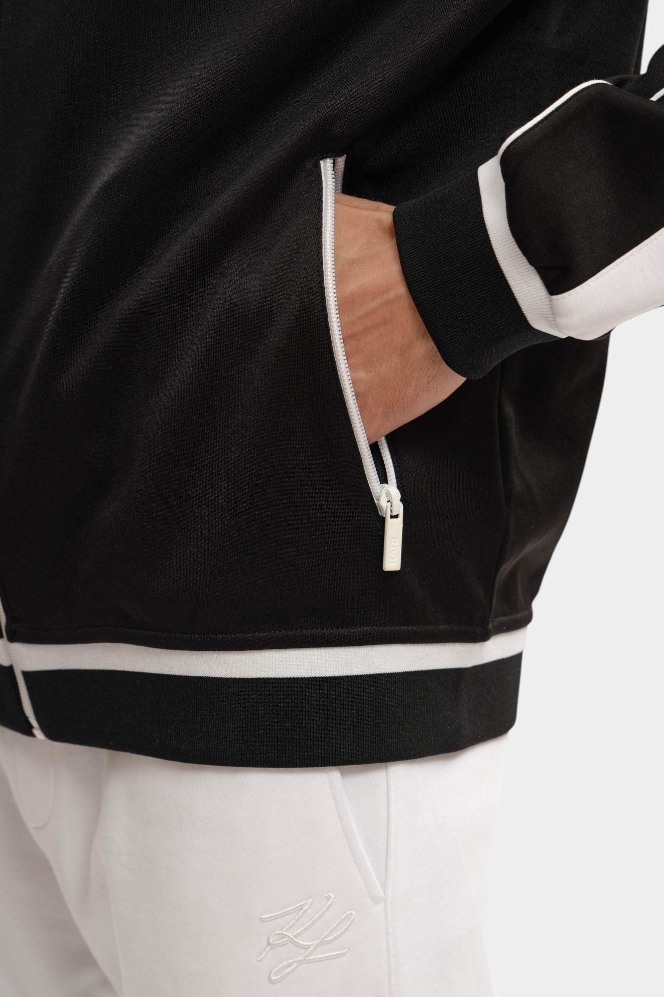 543905_705084 Бомбер Karl Lagerfeld Черный