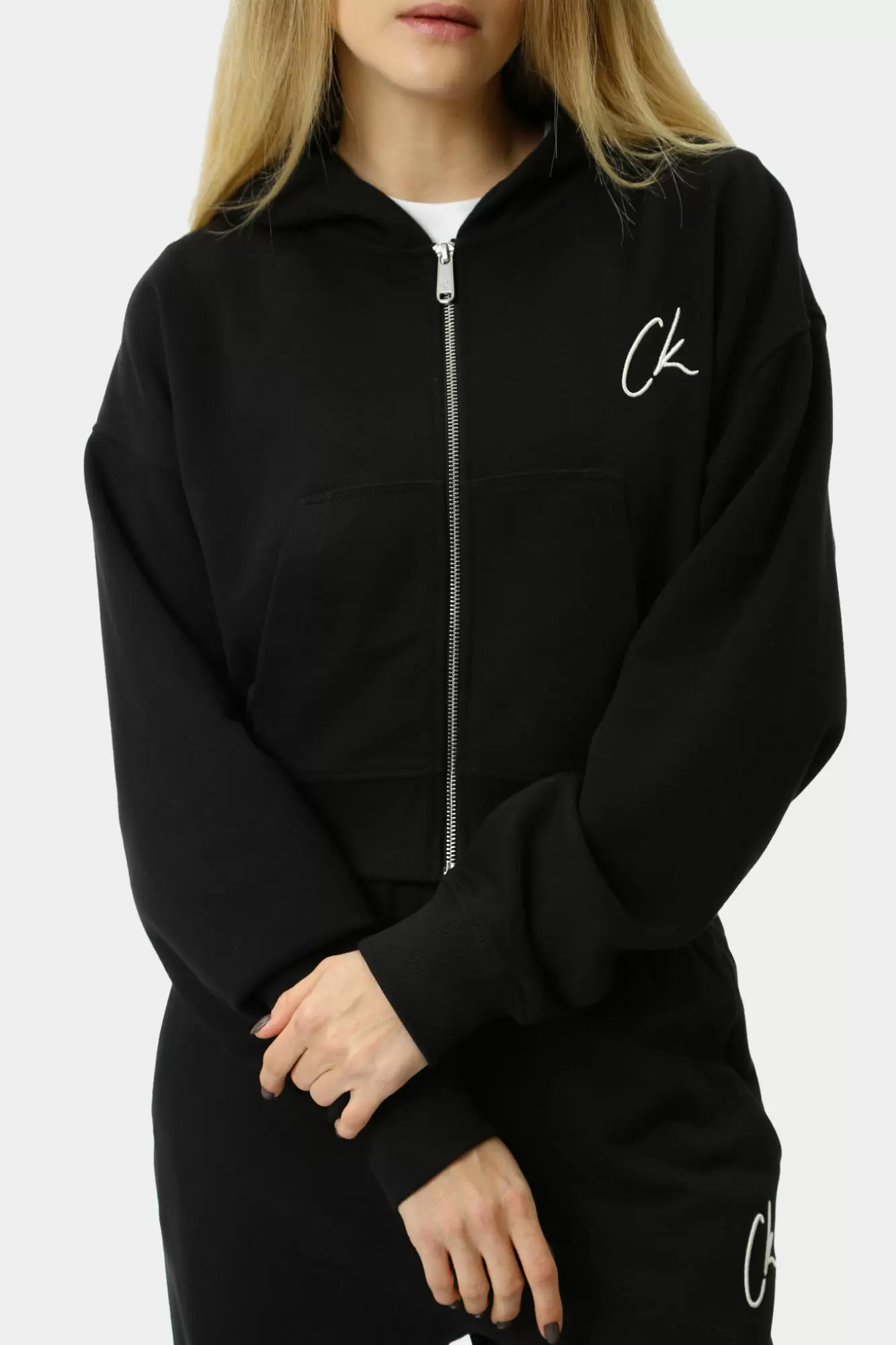 J20J224440 толстовка с/к calvin klein jeans 