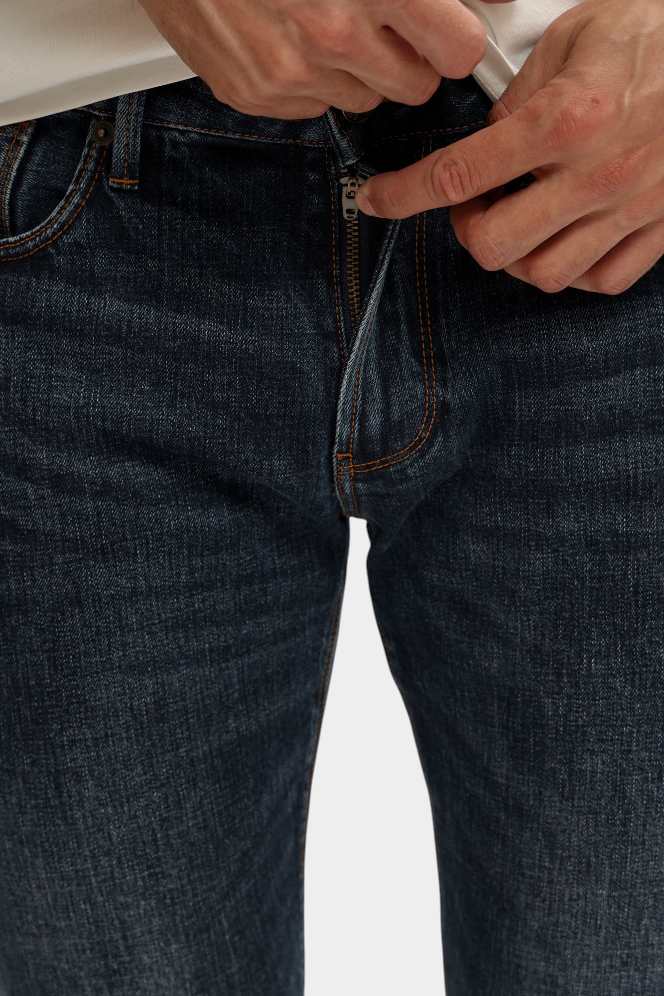 EM000121_ AF1748 Джинсы Emporio Armani Голубой