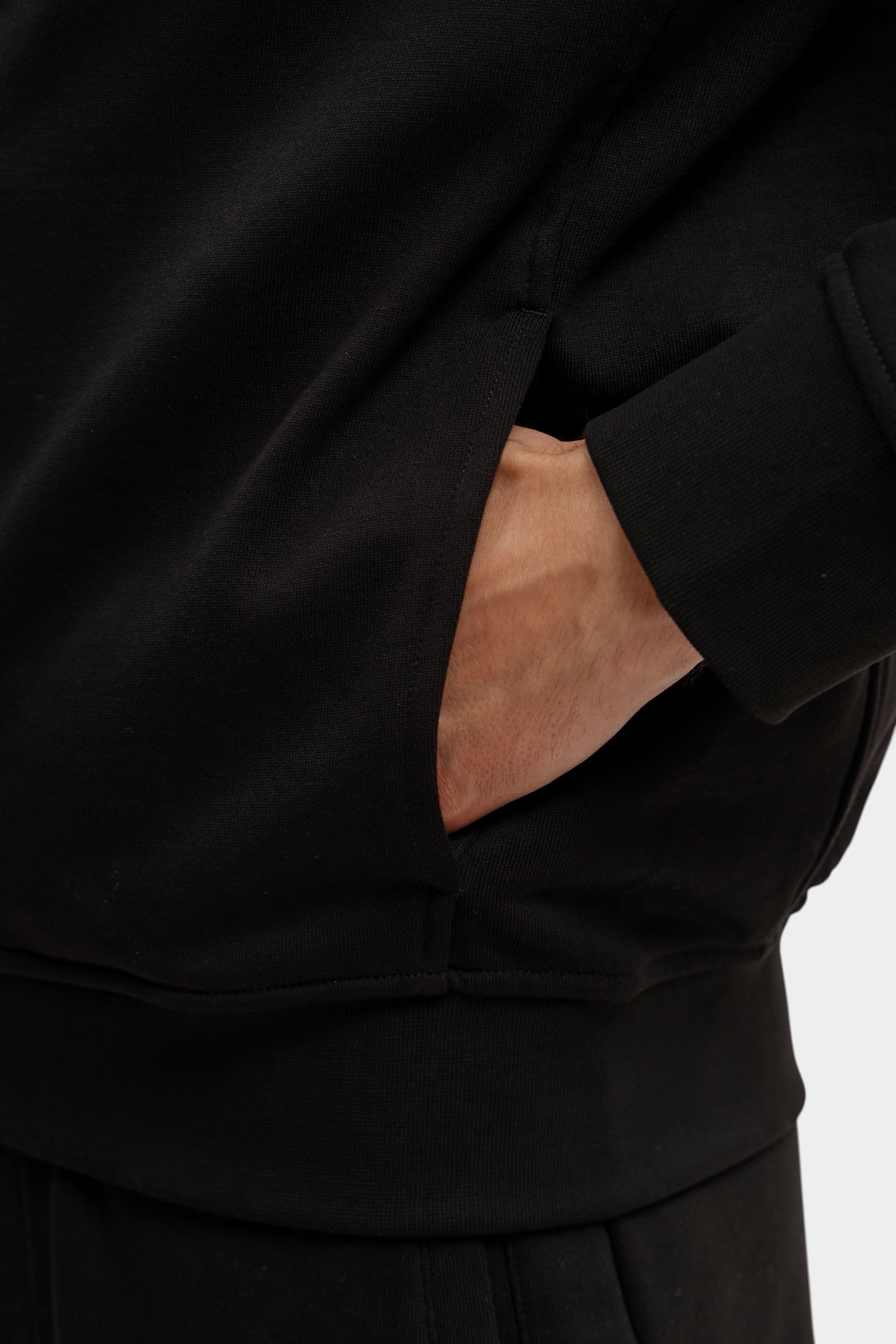 XM001293_AF20934 Толстовка с/к Armani Exchange Черный