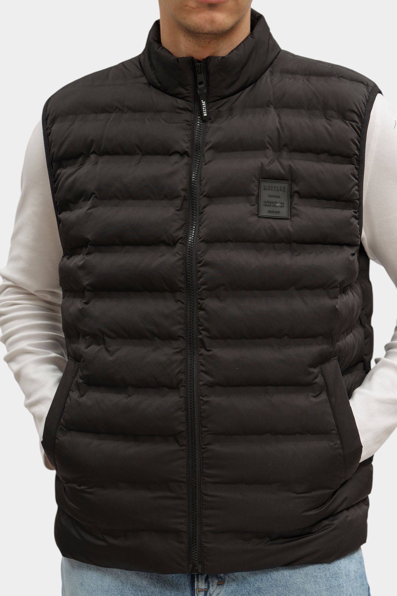 1016888 Жилет Mustang Черный