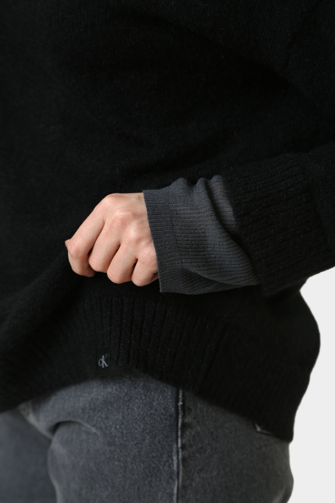 J20J224636 свитер calvin klein jeans