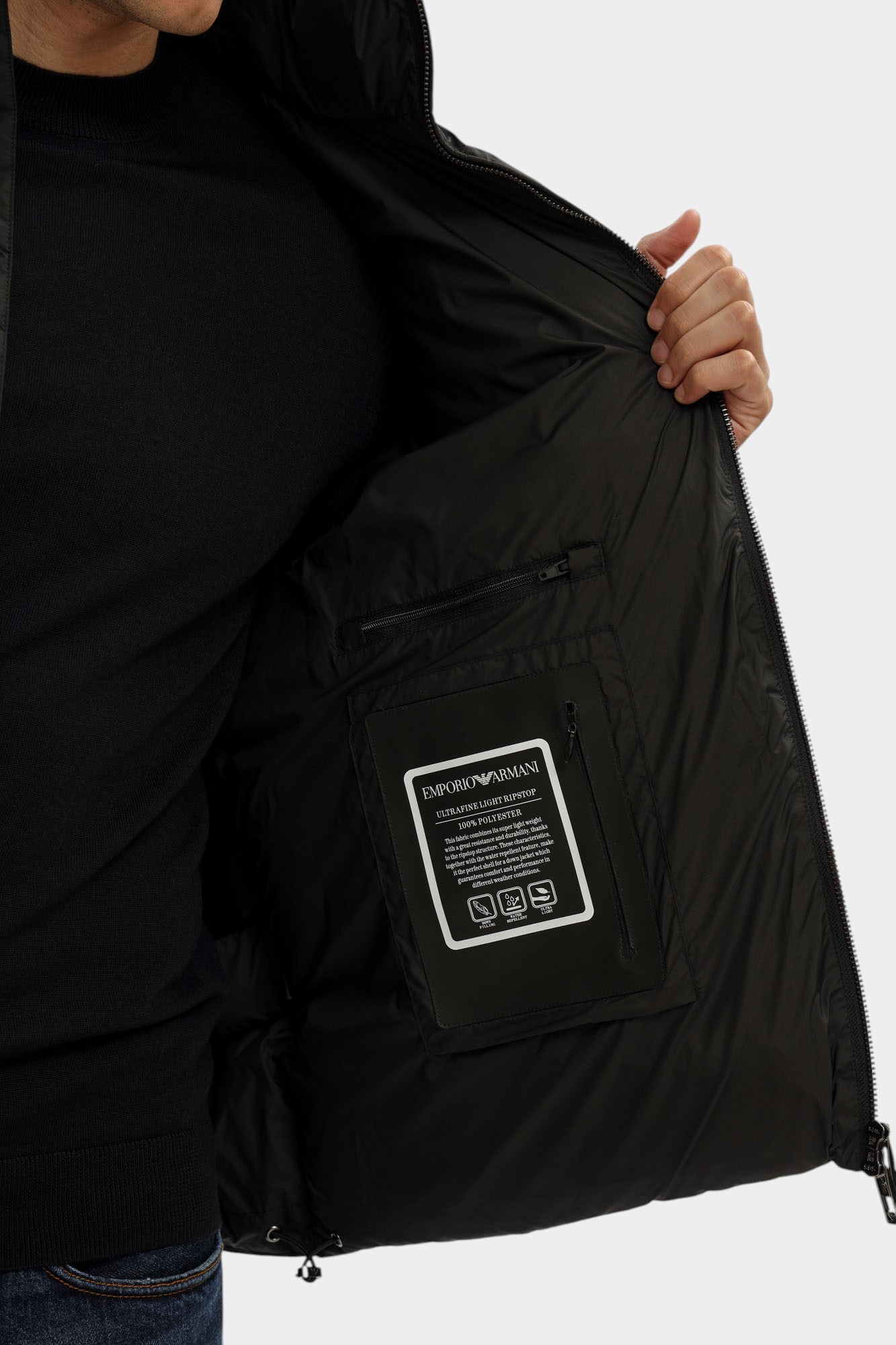 EM003050_ AF18231 Куртка зимняя Emporio Armani Черный