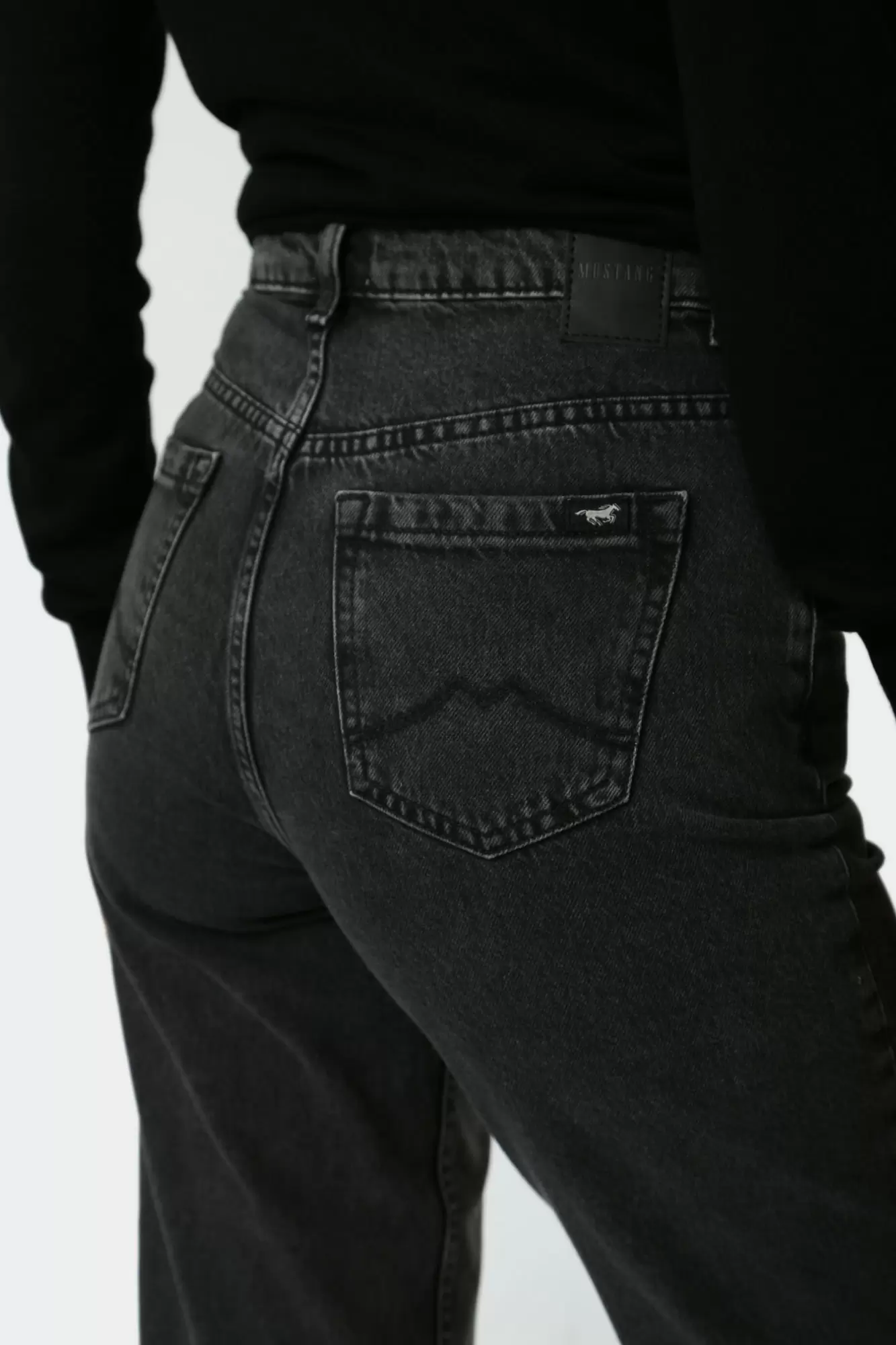 1015572-4000 джинсы mustang 