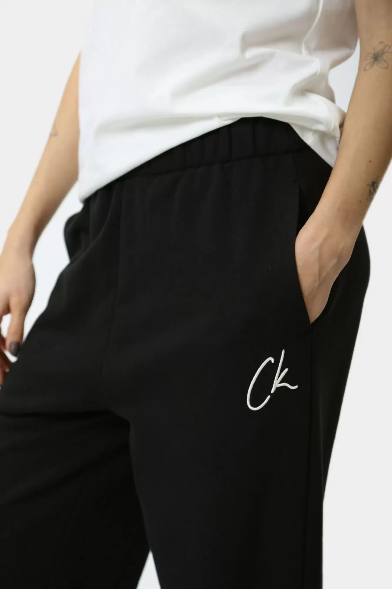 J20J224441 брюки спортивные calvin klein jeans