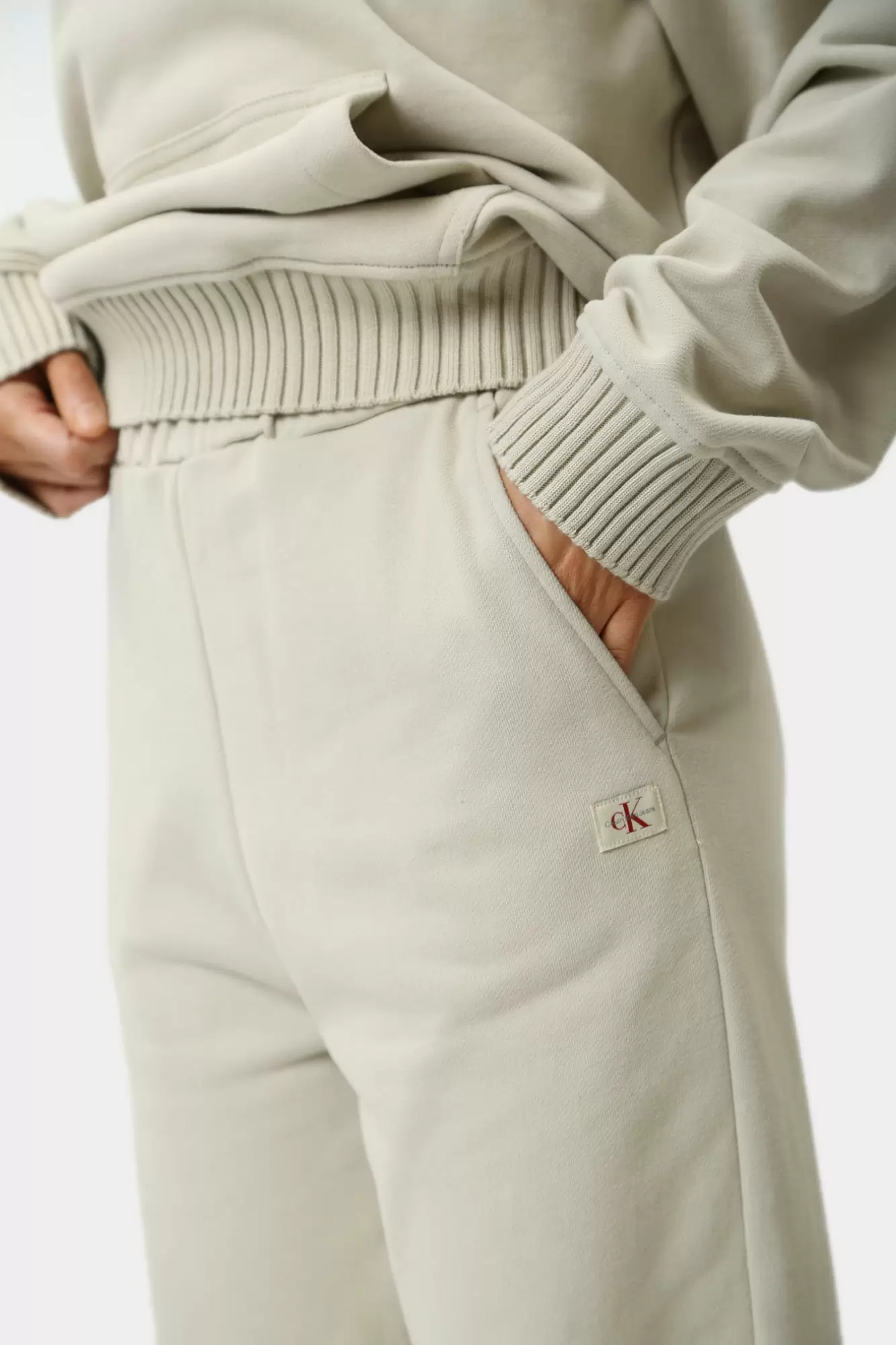 J20J224443 брюки спортивные calvin klein jeans