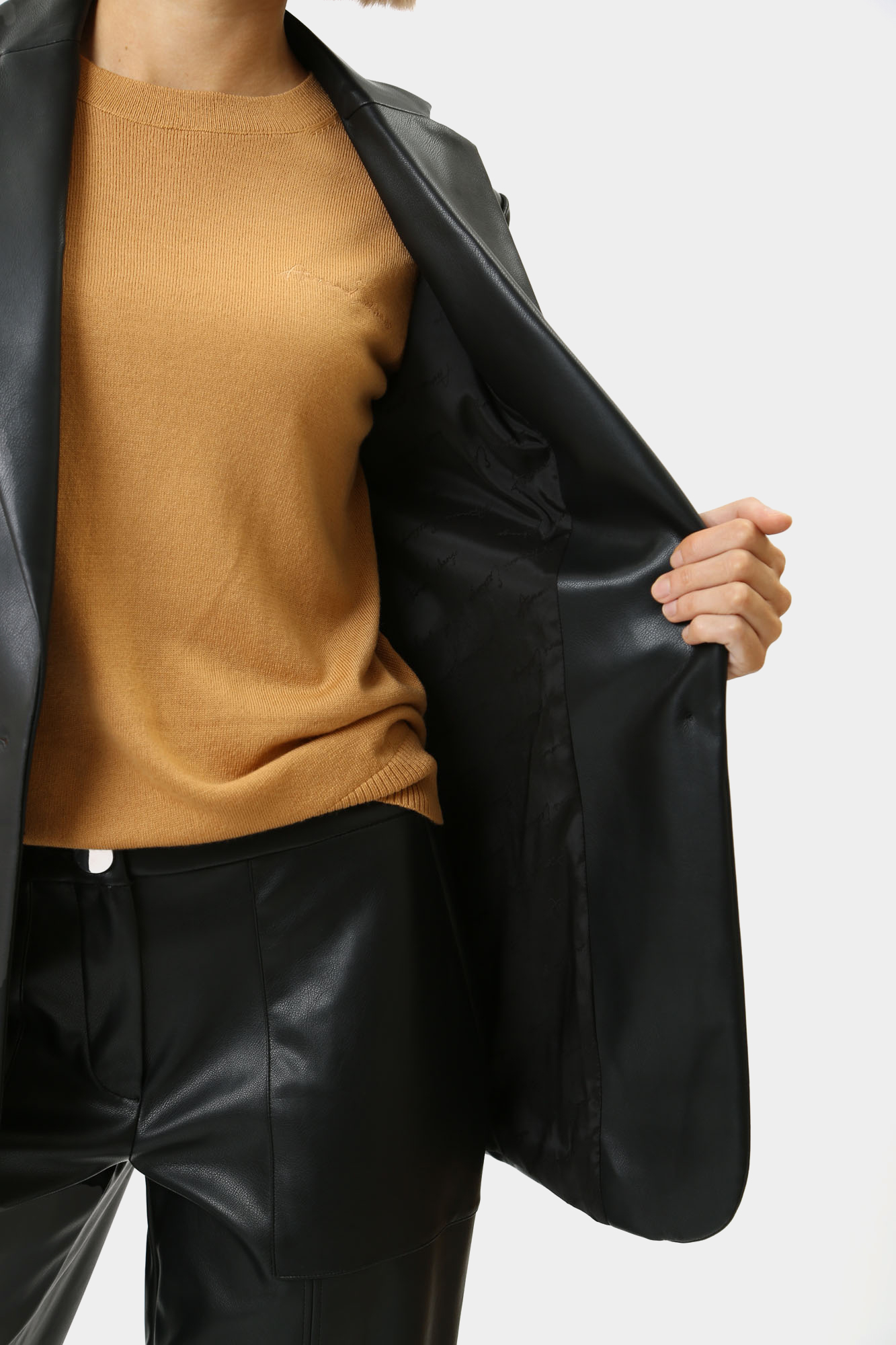 6DYG23_YNNNZ пиджак кожаный armani exchange 